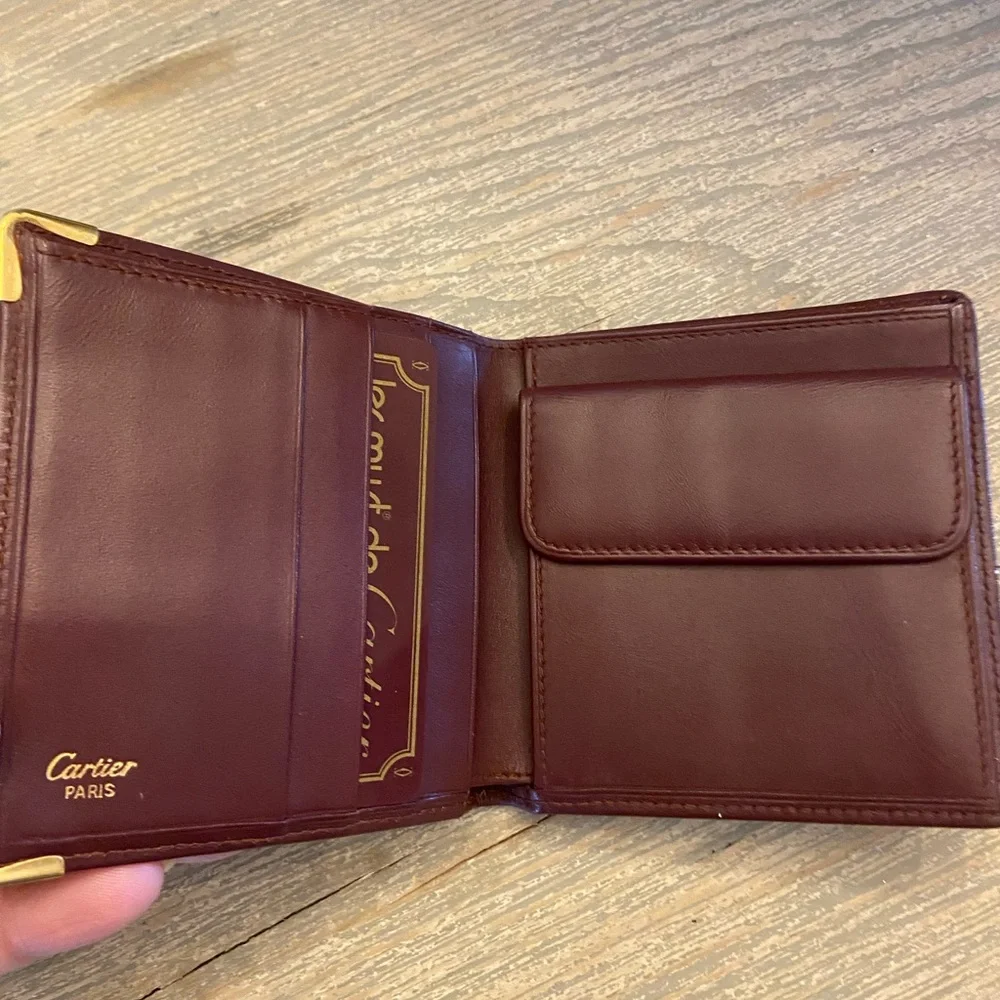 AUTHENTIC!! CARTIER Burgandy Calfskin Leather Wallet. luxury
